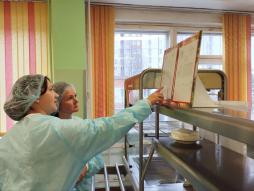 В целях мониторинга организации горячего питания школьников организовано  еженедельное дежурство со стороны родительской общественности в школьной столовой.( 19.11.2025)